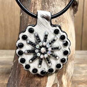 NWOT Colorful Spur Spindle On Real Cow Hair Necklace